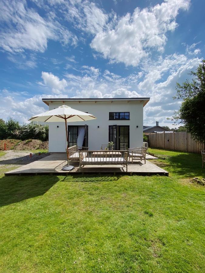 Guesthouse, Not Even A Minute Walk To The Ocean Kullavik Exterior photo