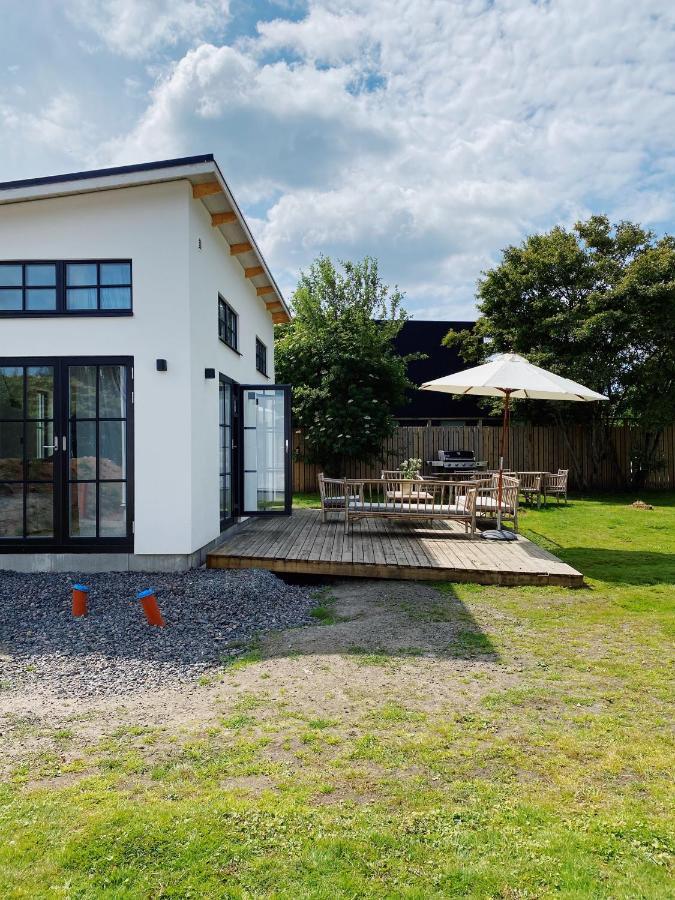 Guesthouse, Not Even A Minute Walk To The Ocean Kullavik Exterior photo