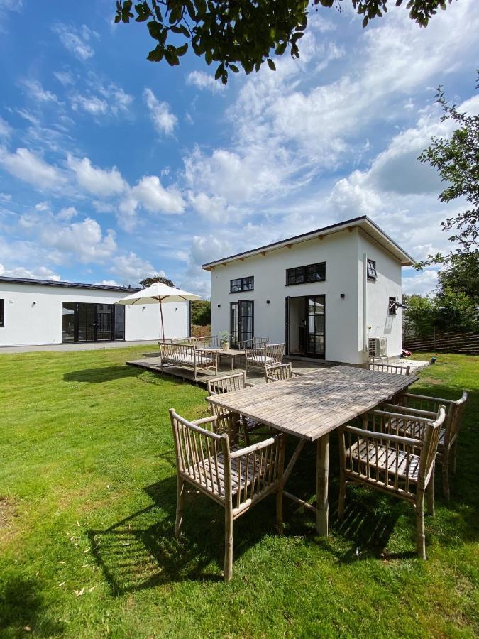Guesthouse, Not Even A Minute Walk To The Ocean Kullavik Exterior photo